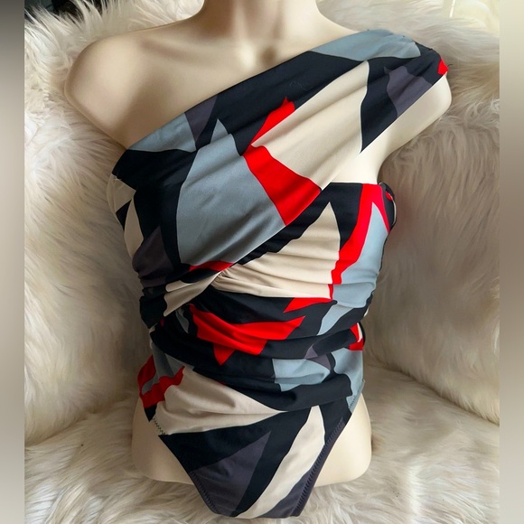 MAGICSUIT BY MIRACLESUIT /8 - Picture 2 of 14